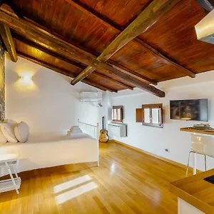 Magikrooms Muse Apartment
