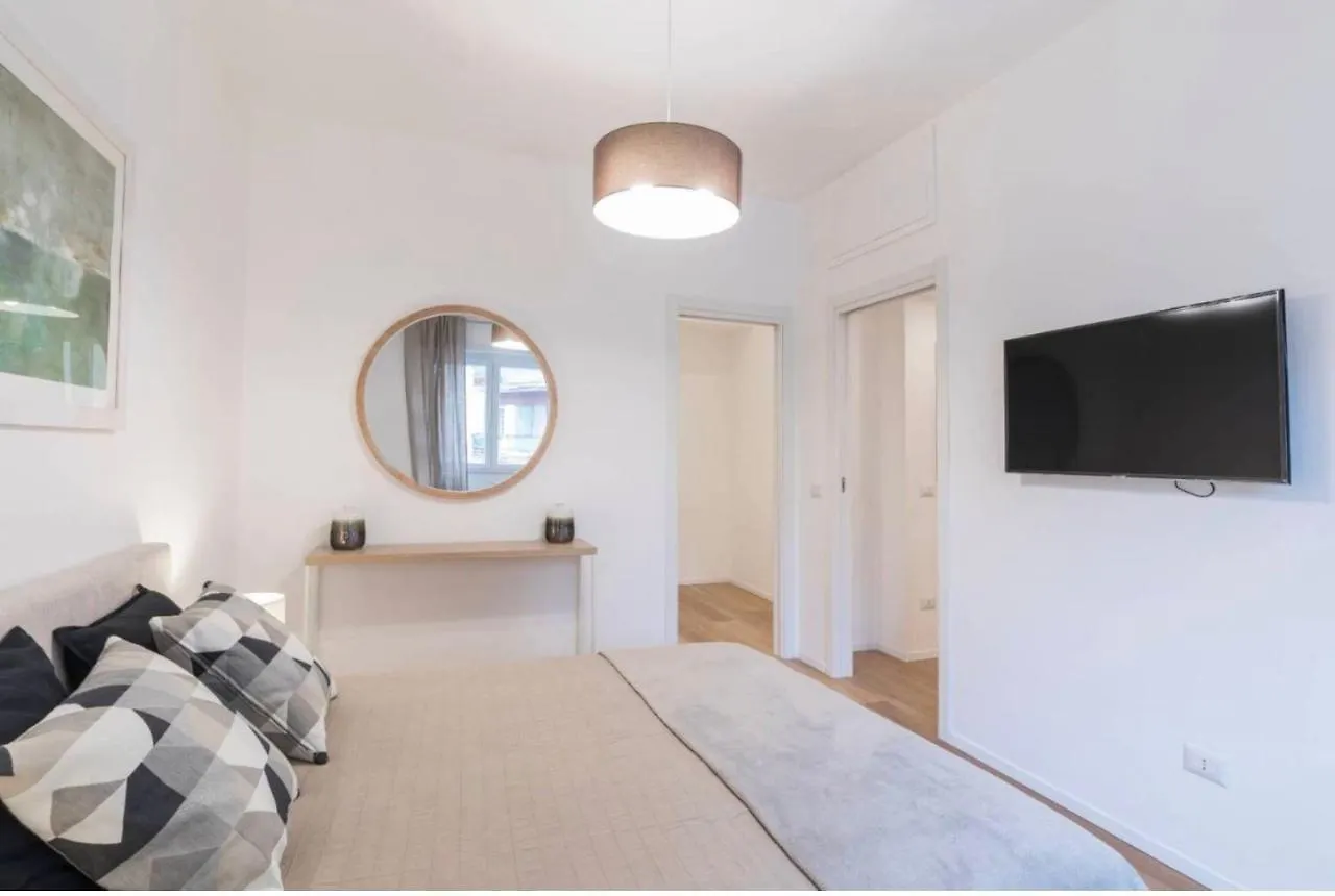 Lovely Flat In Piazza Morosini contacts